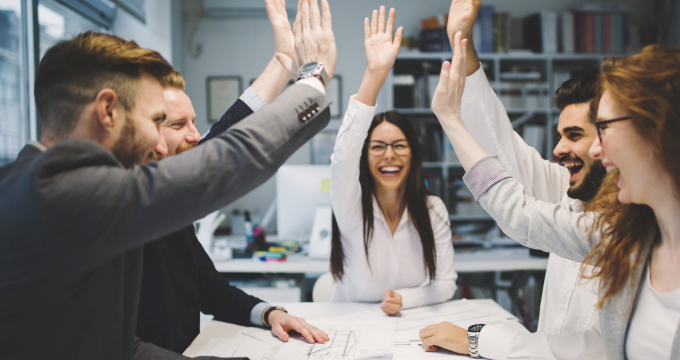 <top>03</top><span>Улучшите <b>командную работу</b></span>